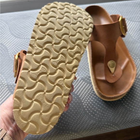 Birkenstock Gizeh Brown Sandals with Gold Buckle - Picture 5 of 10